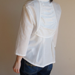 背中華やぐ白いシャツ　Agasa　 4枚目の画像