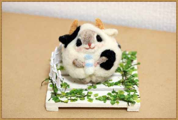 羊毛フェルト 幸せのお守り 癒しの妖精✿momoちゃん まん丸干支牛さん