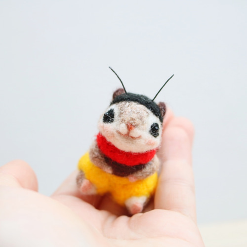 羊毛フェルト パピヨン 日光浴 蛙 温泉 蜜蜂 専用 羊毛フェルト 幸せのお守り 癒しの妖精✿momoちゃん ハチさん
