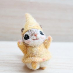 羊毛フェルト　幸せのお守り　癒しの妖精✿momoちゃん 黄色い小人ちゃん 2枚目の画像