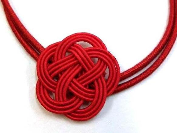 水引3本赤色の梅結び（飾り）　ゴム紐付　ゴムの円周２０ｃｍ（2つ輪）　ギフト＆プレゼント用和風パッケージ・ラッピング資材 1枚目の画像