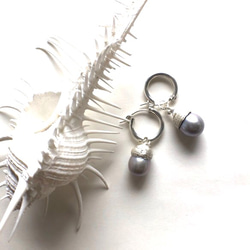 【按單生產】鏤空橡子穿孔耳環（SV 925，淡水珍珠） 第2張的照片