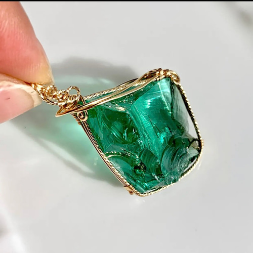 アンダラクリスタル：エメラルドシフト 14kgf ネックレス・ペンダント