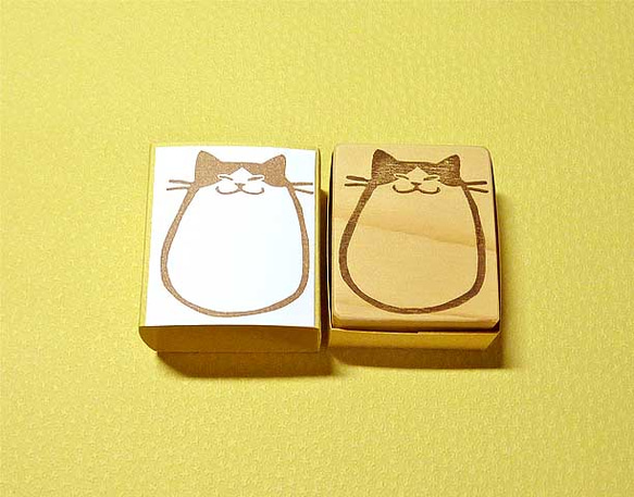 ぽっちゃりはちわれ猫 2枚目の画像