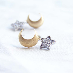 Golden Crescent and Silver Star Stud Earrings 第1張的照片