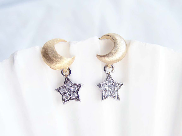 Golden Crescent and Silver Star Stud Earrings 第2張的照片
