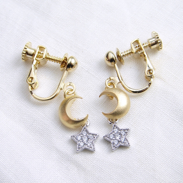 Golden Crescent and Silver Star Stud Earrings 第6張的照片