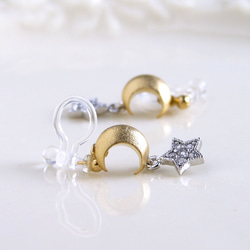 Golden Crescent and Silver Star Stud Earrings 第7張的照片