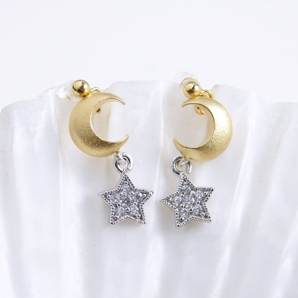 Golden Crescent and Silver Star Stud Earrings 第8張的照片