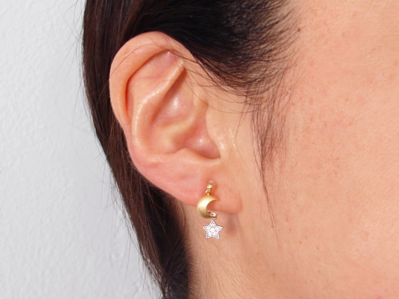 Golden Crescent and Silver Star Stud Earrings 第9張的照片