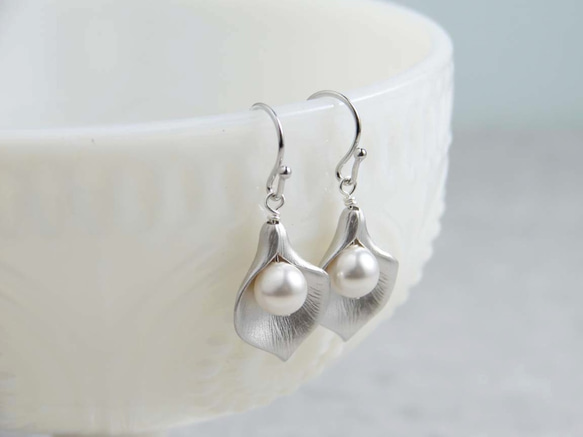 Silver Calla Lily ~ ピアス 1枚目の画像