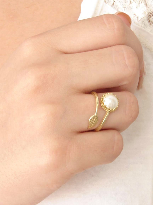 Gold Vine & Pearl Ring ~ 金の蔓と葉と真珠のリング 1枚目の画像