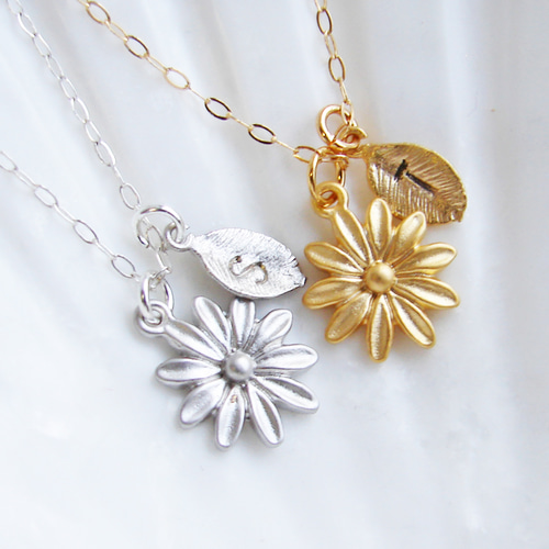 【Missoma】ENY パフィーデイジー ペンダント ネックレス 関税込 スィートデイジーネックレス ネックレス・ペンダント Small Blue