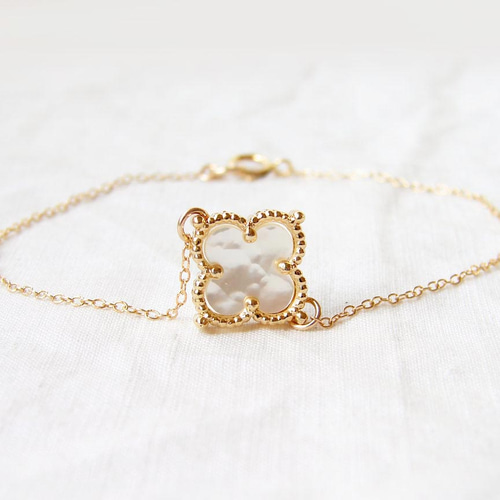マザーオブパールクローバーブレスレット