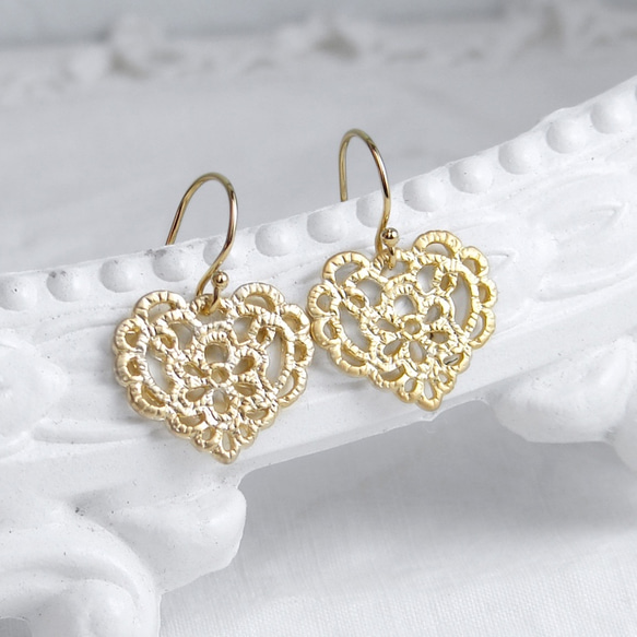 ハートレースのピアス ~ フィルグリーハート ~ Matte Gold ピアス 
