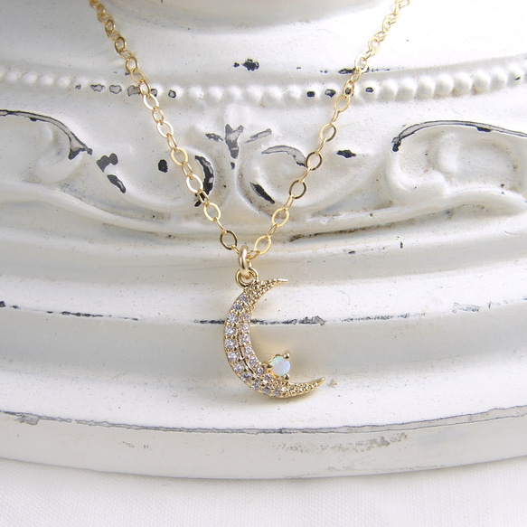 オパールムーンネックレス ~ 14K gf ~ Opal Crescent Necklace 2枚目の画像