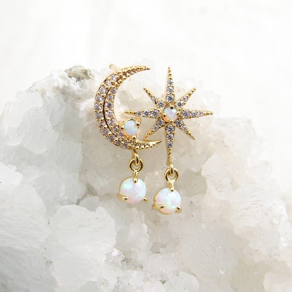 オパールムーン&スター　ポストピアス ~ 14K gf ~ Opal Star and Crescent 3枚目の画像