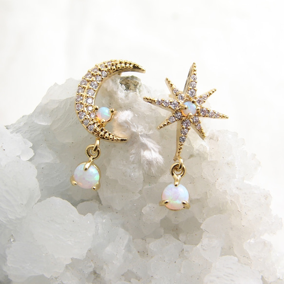 オパールムーン&スター　ポストピアス ~ 14K gf ~ Opal Star and Crescent 4枚目の画像