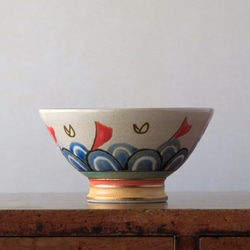 蝴蝶和紅色的帆穿過法式咖啡碗波 第1張的照片