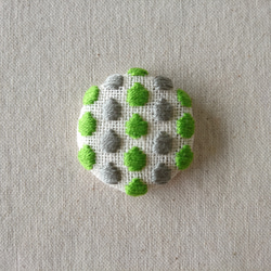 刺繍ブローチ～しずく～(ヘアゴム変更可) 1枚目の画像