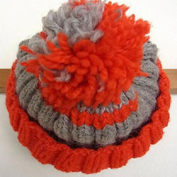 手編みニット帽（ポンポン付き） 2枚目の画像