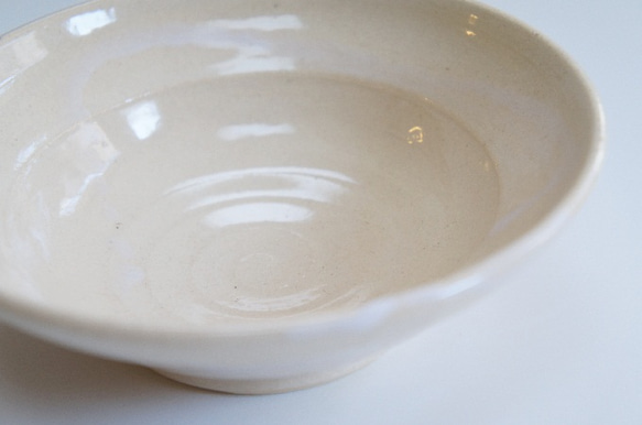リム縁の中鉢（白） 2枚目の画像