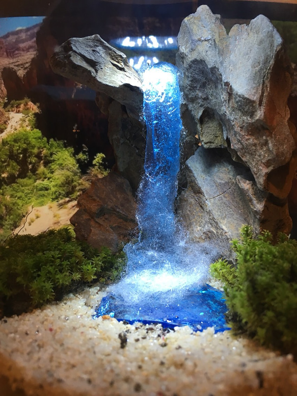 mosslight blue fall  秘境の滝の月灯り  テラリウムインテリアライト 2枚目の画像