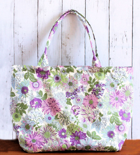 荷物がたっぷり入る大容量ファスナートートバッグ 1枚目の画像