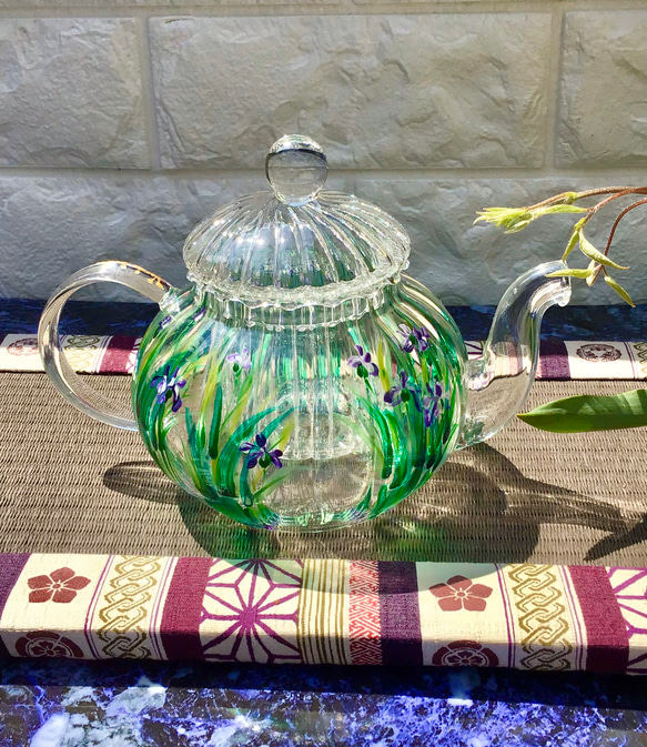 緑茶を注いで作品完成！水面に揺れる杜若のガラス茶器〗耐熱ポット
