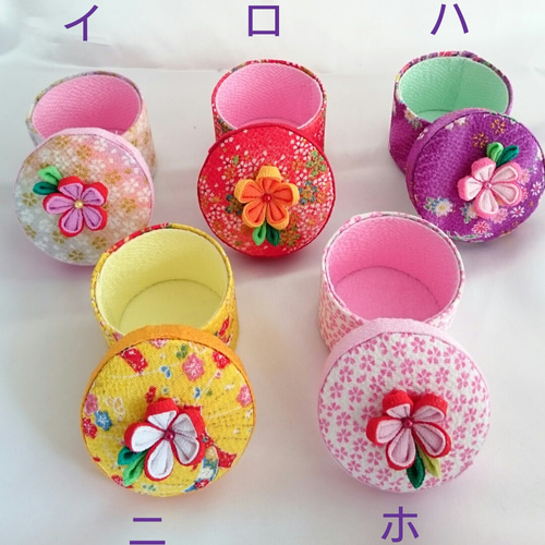 ちりめんの小箱 ～つまみ細工のお花付き～ フリーボックス・小物入れ