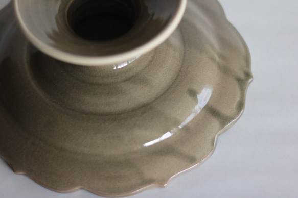 陶器のコンポート　グレージュ　稜花型 8枚目の画像