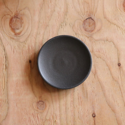 シンプルな丸皿　黒　１４cm 3枚目の画像