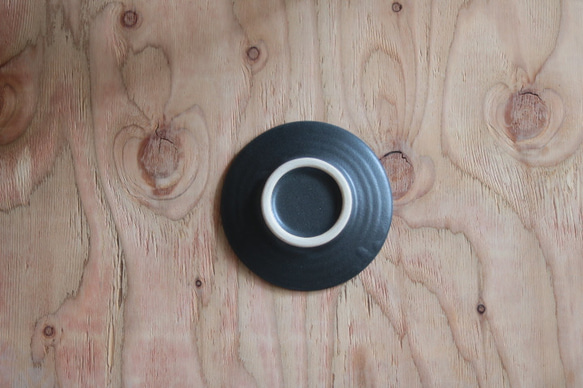 シンプルな丸皿　黒　１４cm 4枚目の画像