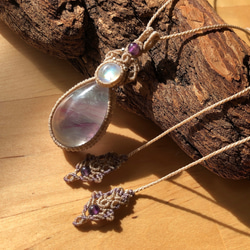 フローライトとホワイトラブラドライトのマクラメネックレス