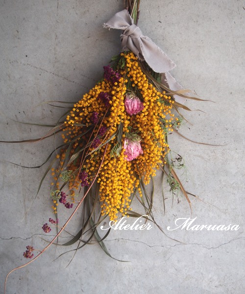 ミモザとラナンキュラスのスワッグ(ドライフラワー) ドライフラワー