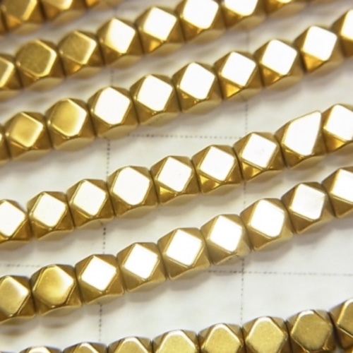 ヘマタイト 3mm 極小キューブカット 40粒 天然石 Dwarf 通販｜Creema 