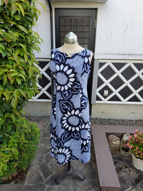 有松絞りリメイク　ノースリーブロングワンピース 青と黒の花柄 専用です 浴衣 リメイク 有松絞り ワンピース ハンドメイド