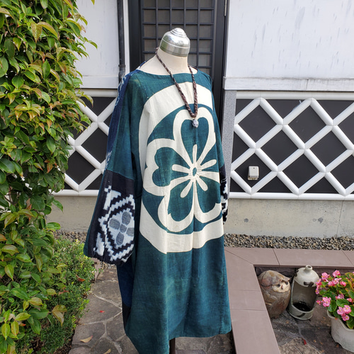 着物　リメイク　ワンピース　花柄　ハンドメイド　家紋 着物リメイク 手作り 素敵な柄 錦砂 リメイク ワンピース