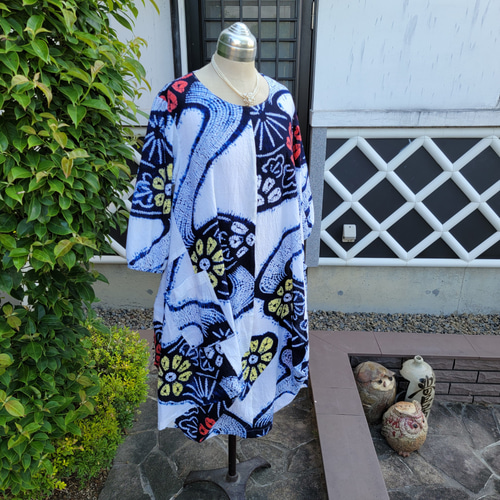 着物リメイク 手作り 白地の珍しい有松絞り 反物から ワンピース