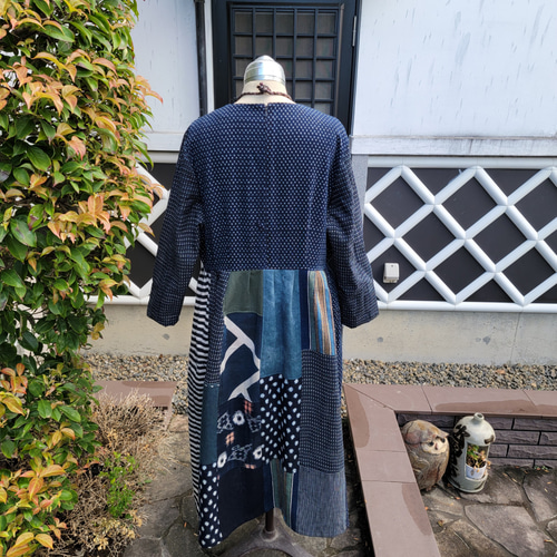 リリィページです　　　着物リメイク　紬　正絹　パッチワークワンピース 着物リメイク 手作り 雪ん子 絣 パッチワーク ワンピース