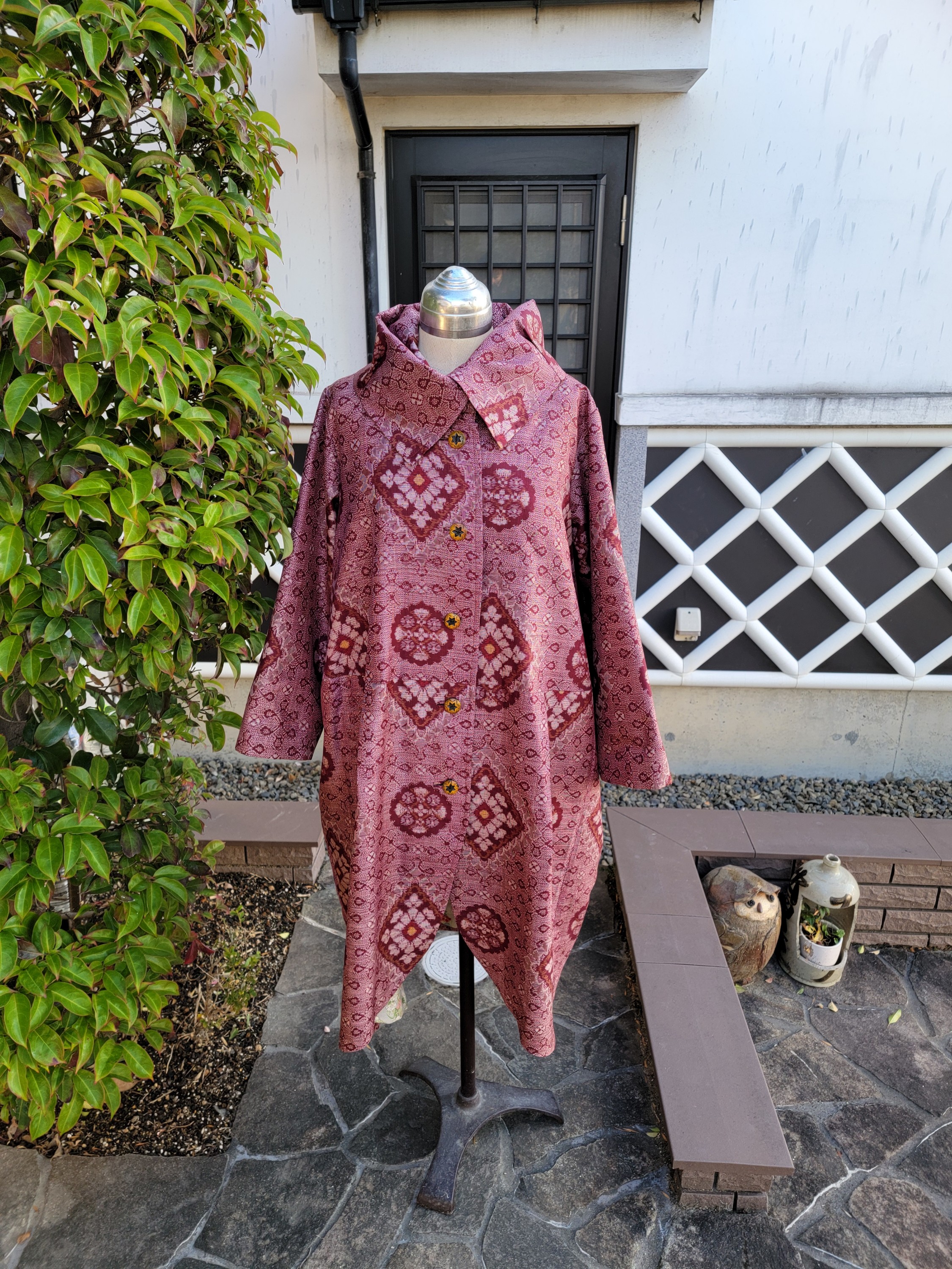 着物リメイク　100亀甲大島からチェスターコートの3点セット 187 手染め大輔 着物リメイク 泥大島 コート（ストール付）