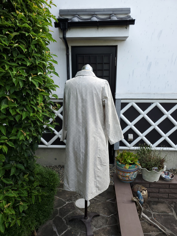 着物リメイク　ハンドメイド　白大島　コートドレス 10枚目の画像