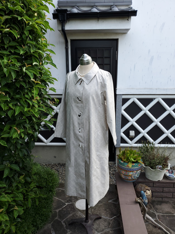 着物リメイク　ハンドメイド　白大島　コートドレス 3枚目の画像