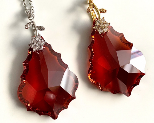 APROSIO&CO 赤いサロペットを着たくまのジャックのネックレス 【公式通販】