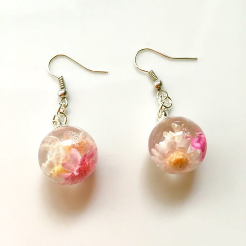 オーダー受注☆クリスタルレジンお花のガラスドームのピアス☆ピンク系