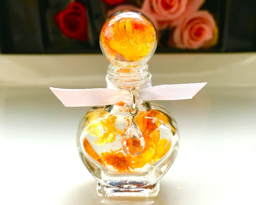 一点物☆お花の香水瓶型レジンの置物☆フランス製クリスタルドロップ