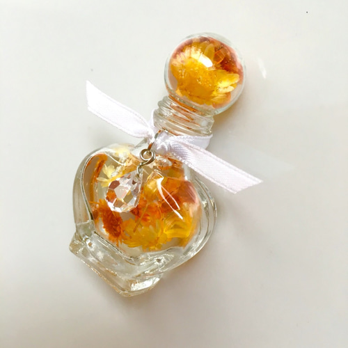 一点物☆お花の香水瓶型レジンの置物☆フランス製クリスタルドロップ