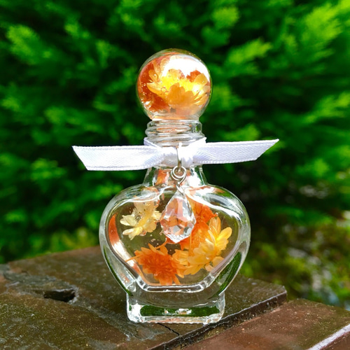 ♡レトロ♡ガラスの香水瓶♡オレンジ色♡昭和レトロ♡ ♡レトロ♡ガラスの香水瓶♡オレンジ色♡昭和レトロ♡ Christian Dior