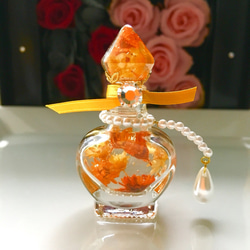 M様・お取り置き商品】一点物☆お花レジンの香水瓶型のオブジェ