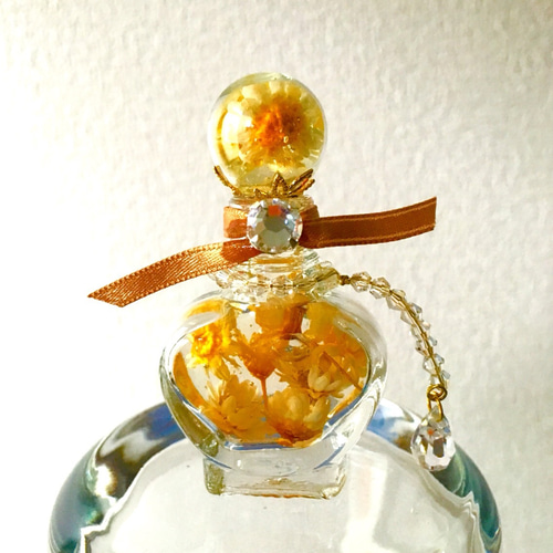 M様・お取り置き商品】一点物☆お花レジンの香水瓶型のオブジェ  